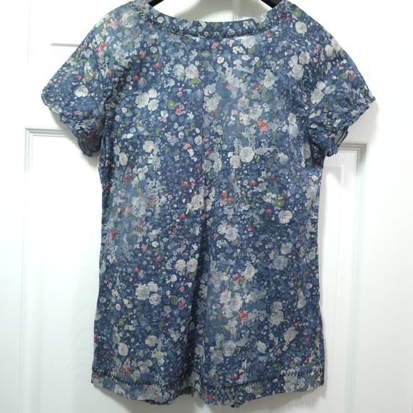 Eddie Bauer Women’s Small Short Sleeve V Neck Pullover Blouse Blue Floral 3641 - Picture 3 of 11